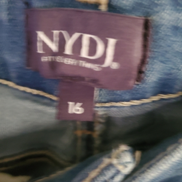 NYDJ BARBARA BOOTCUT LYFT TUCK WOMANS JEANS, SIZE 16 - Picture 6 of 8